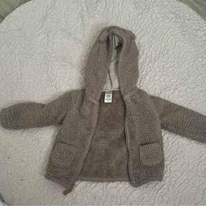 07-Carter’s hoodie size 12months, brown color, in good condition